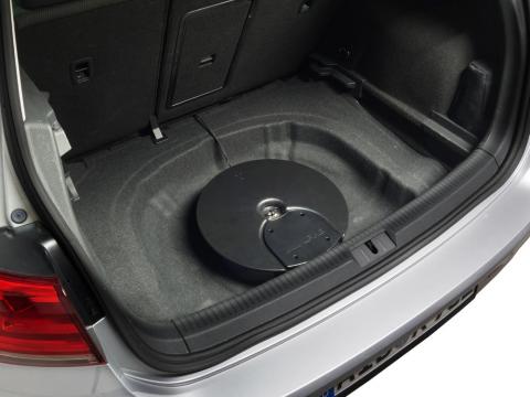 Subwoofer-System-for-VW-Golf-7-Golf-6-in-spare-wheel-department